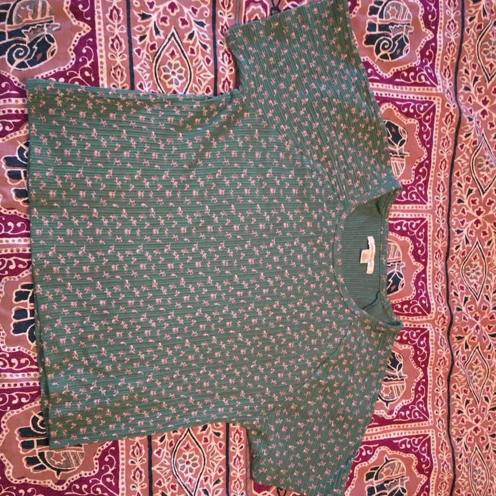 Cropped floral top